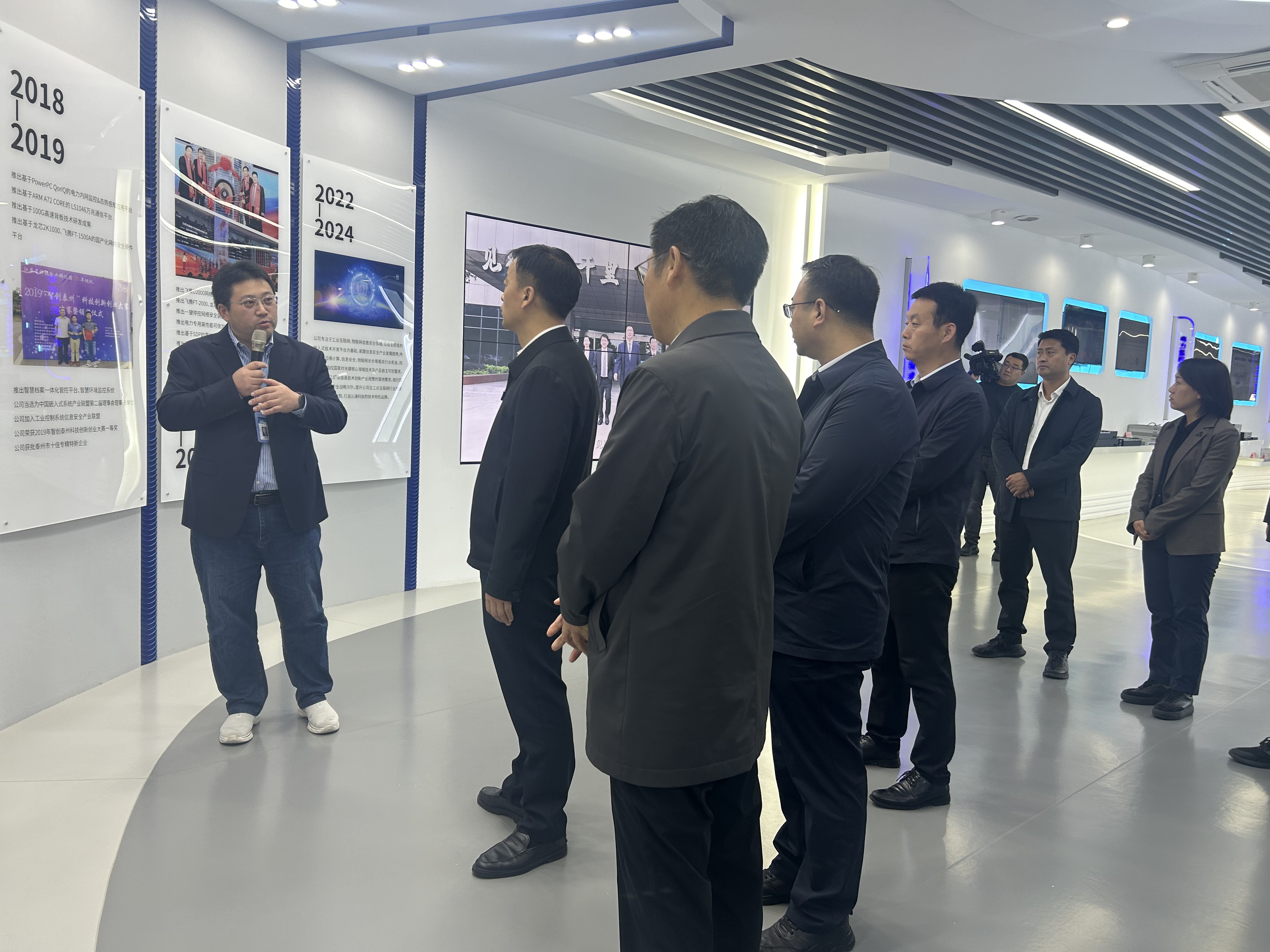 企業(yè)動態(tài)|陜西省長武縣黨政代表團蒞臨云涌科技參觀調研 企業(yè)動態(tài)|陜西省長武縣黨政代表團蒞臨云涌科技參觀調研